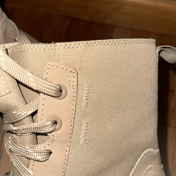 UGG Women’s The UGG Lug Lace-Up Platform Boots in SAND 5 - Picture 10 of 12